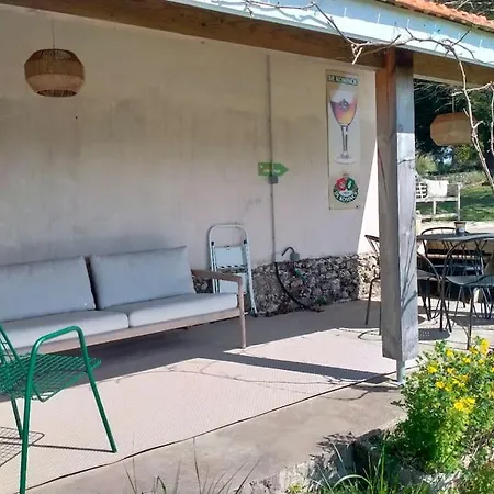 House On The Hill, Near Aubeterre-Sur-Dronne Сasa de vacaciones *