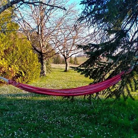 Сasa de vacaciones House On The Hill, Near Aubeterre-Sur-Dronne Saint-Romain (Charente)
