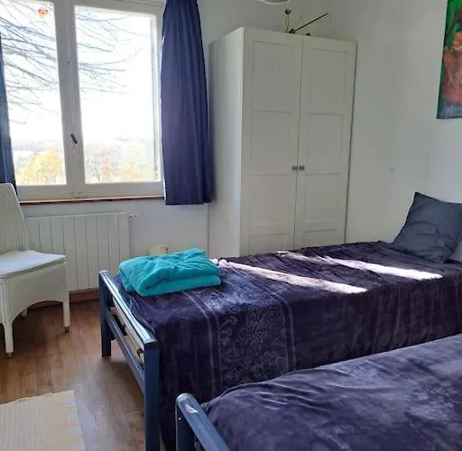 House On The Hill, Near Aubeterre-Sur-Dronne Сasa de vacaciones