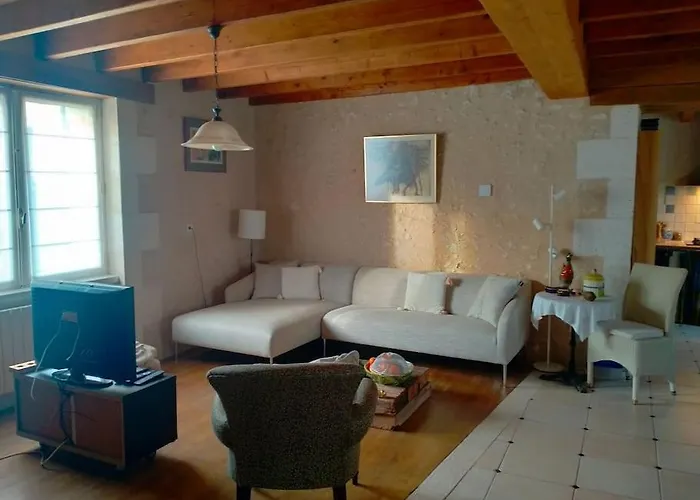 Сasa de vacaciones House On The Hill, Near Aubeterre-Sur-Dronne *