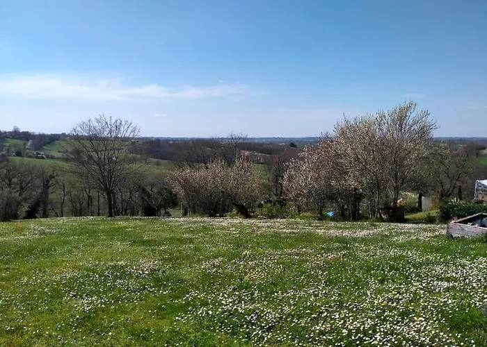 House On The Hill, Near Aubeterre-Sur-Dronne Сasa de vacaciones Saint-Romain (Charente)
