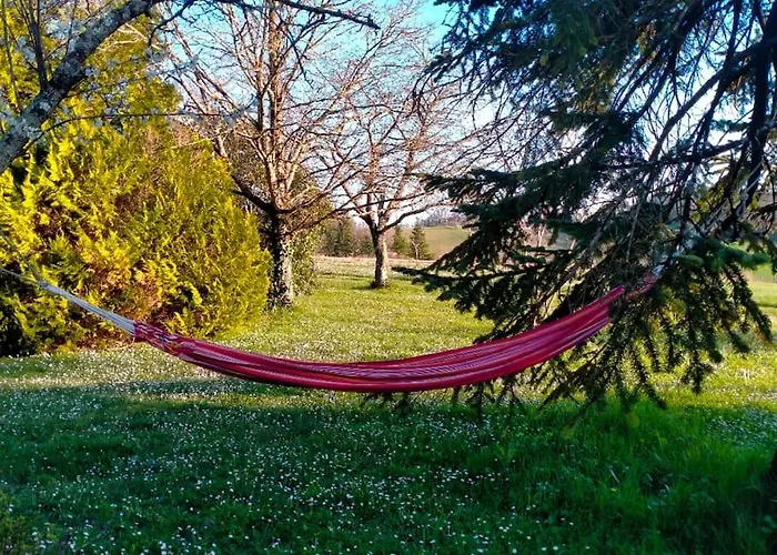 Сasa de vacaciones House On The Hill, Near Aubeterre-Sur-Dronne Saint-Romain (Charente)